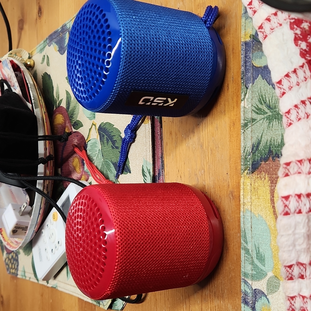 Bluetooth speakers ( from KS0 ) I have them in Red, or Blue